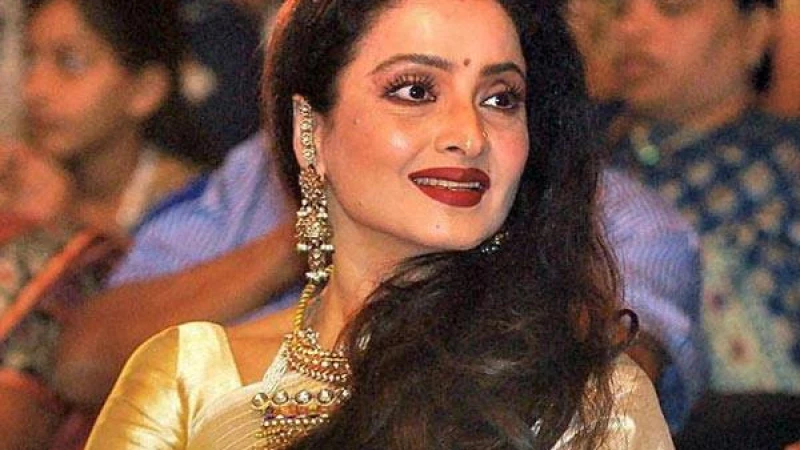 সহকারীর সঙ্গে রেখার সম্পর্ক নিয়ে বিভ্রান্তিকর তথ্য