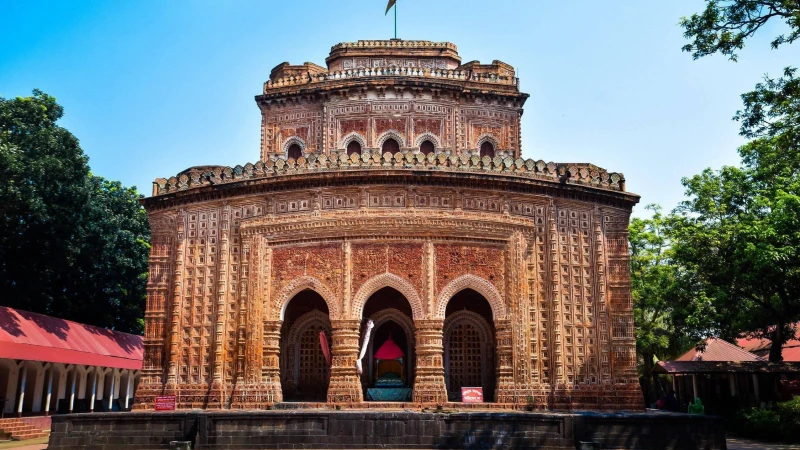 স্থাপত্য শৈলীর অনন্য নির্দশন নবরত্ন মন্দির ভ্রমন