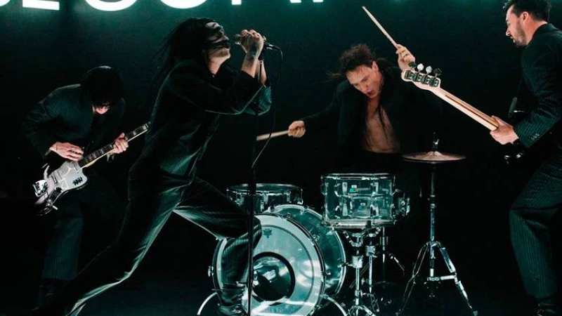 নিষেধাজ্ঞার পর মালয়েশিয়া থেকে যুক্তরাজ্যে ফিরেছে পপ ব্যান্ড ‘দ্য ১৯৭৫’