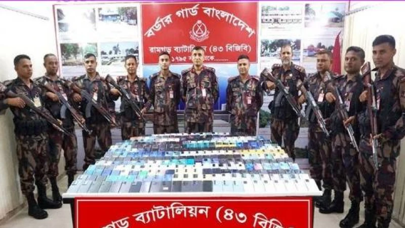 রামগড় উপজেলার ভারত-বাংলাদেশ সীমান্তে কোটি টাকার ব্র্যান্ডের মোবাইল ফোনসেট জব্দ