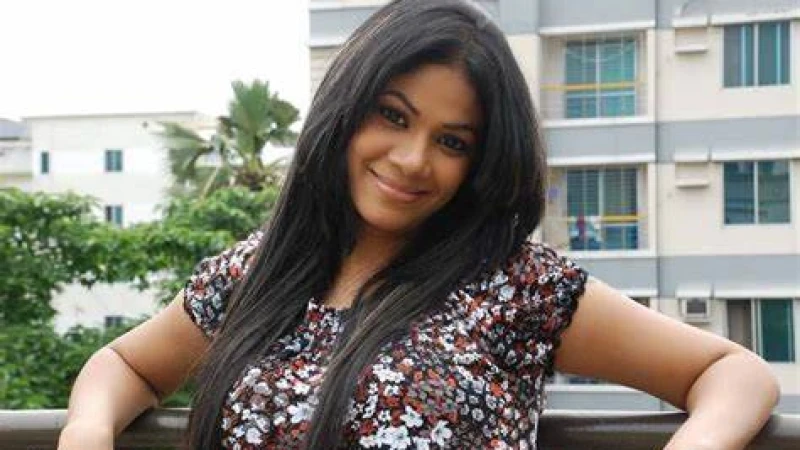 ৩৮ মিনিটের লাইভের প্রায় পুরো সময়ই কাঁদলেন অভিনয়শিল্পী