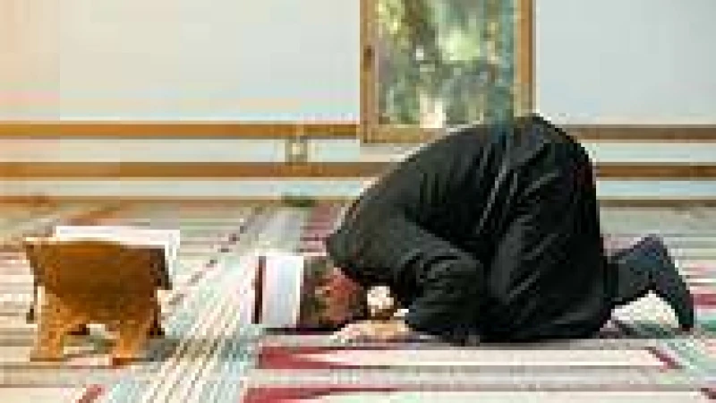 যৌবনকালের ইবাদত আল্লাহর বেশি পছন্দ কেনো?