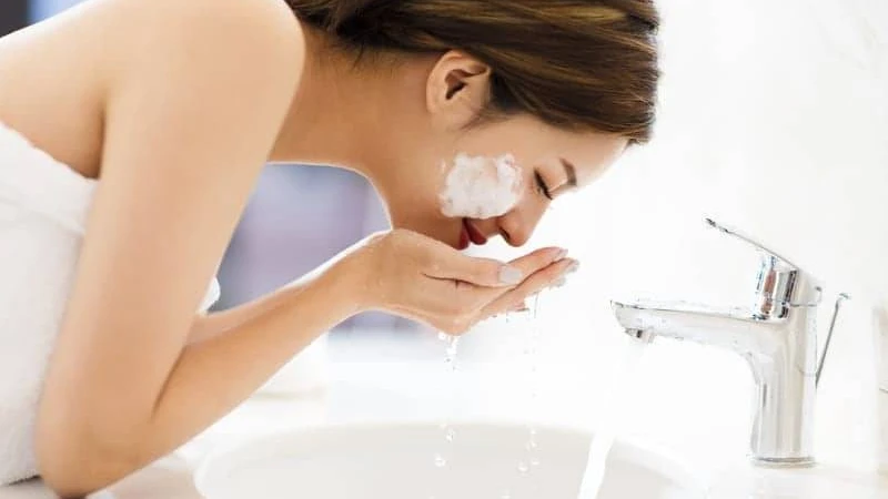 সঠিক নিয়মে মুখ ধোয়ার উপায়