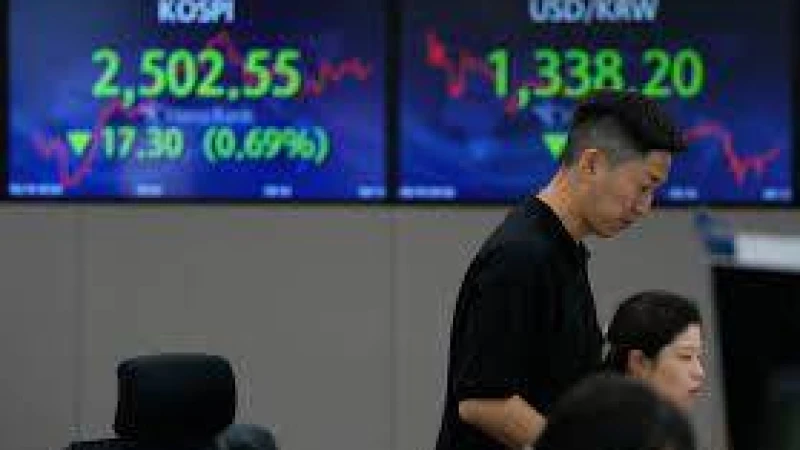 চীনের ডুবন্ত শেয়ারবাজারকে উদ্ধারে একগুচ্ছ প্যাকেজ ঘোষণা