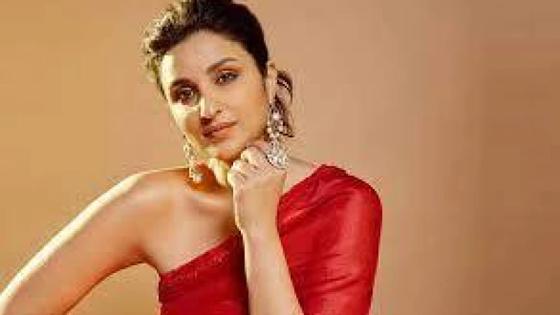 বাগদান হয়েছে বলিউড অভিনেত্রী পরিণীতার