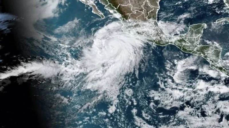 লণ্ডভণ্ড ক্যালিফোর্নিয়া হিলারি’র আঘাতে