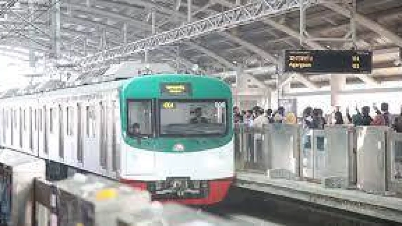 আজ সকালে ১ ঘণ্টা বন্ধ থাকার পর চালু হয় মেট্রোরেল