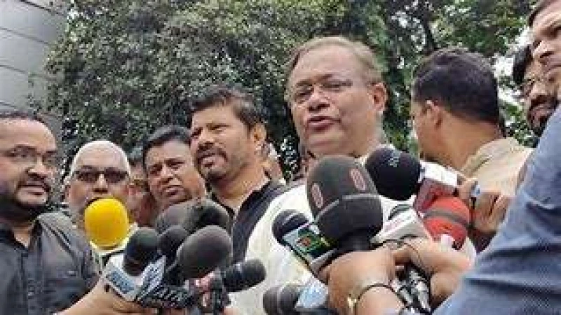 মানুষের কাছে  সরকারকে টেনে নামানোর হুমকি-ধমকি  এখন কৌতুক