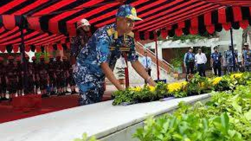 কোস্ট গার্ড মহাপরিচালকের জাতির পিতার সমাধিসৌধে শোকাবহ আগস্টের শ্রদ্ধা নিবেদন