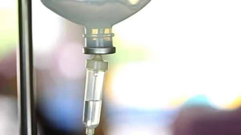 স্যালাইনের সরবরাহ সংকট থাকায় ৯০ টাকার স্যালাইন দোকানে ৪০০ টাকা