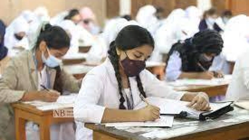 জলাবদ্ধতা সৃষ্টি হওয়ার কারণে চট্টগ্রামে ১ ঘণ্টা পিছিয়ে শুরু হয়েছে এইচএসসি পরীক্ষা