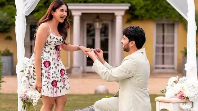 বাগদান সারলেন সংগীত তারকা আরমান মালিক