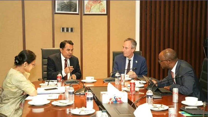 বাংলাদেশের অর্থনীতির বড় চ্যালেঞ্জ অর্থনীতিতে বৈচিত্র্য আনা ও স্বল্পোন্নত 