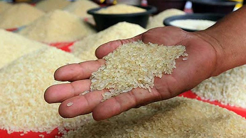 ভারতের চাল কিনছে না ক্রেতারা, শুল্কের কারণে আটকে গেছে পাঁচ লাখ টন চালের চালান