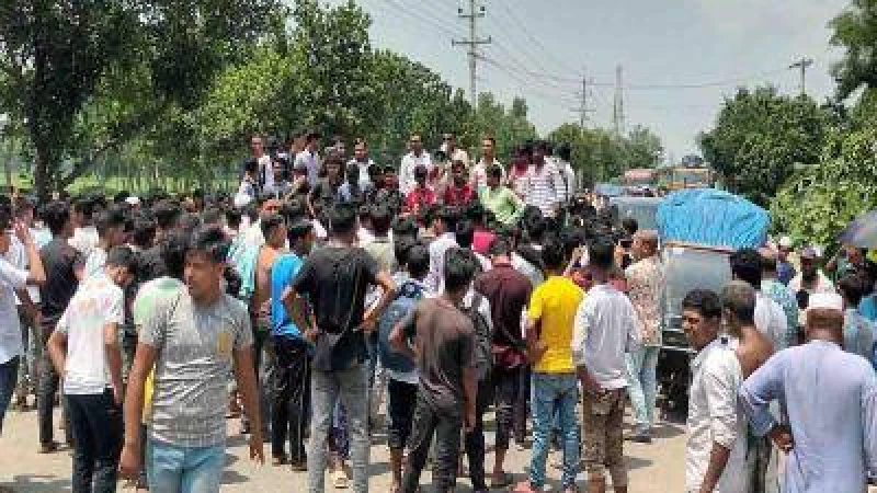 নান্দাইলে সড়ক দুর্ঘটনায় কলেজছাত্রীসহ দুজন নিহতের ঘটনায় সড়ক অবরোধ করে শিক্ষার্থীরা