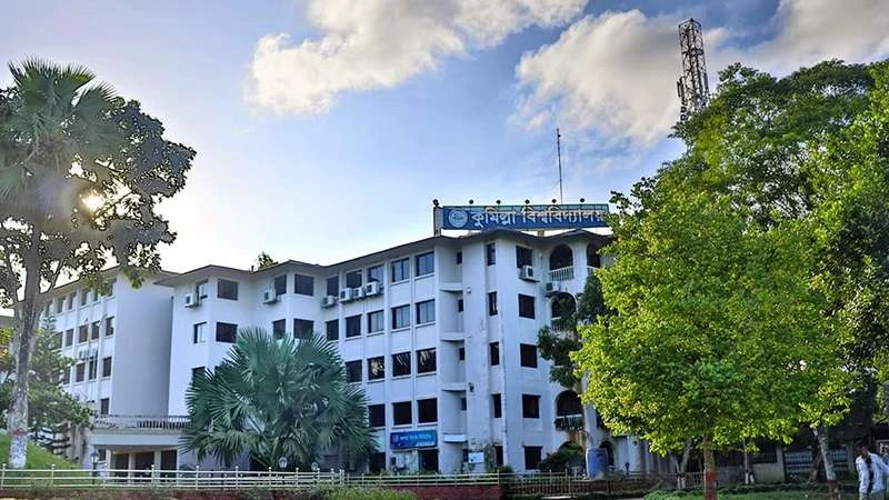 ৫ দফা দাবি আদায়ের লক্ষ্যে আমরণ অনশন- কুমিল্লা বিশ্ববিদ্যালয়