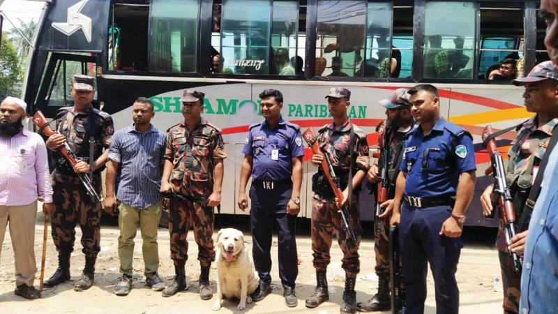 সীতাকুণ্ডে বাসে লুকিয়ে রাখা ১ কেজি হেরোইন খুঁজে বের করল বিজিবির প্রশিক্ষিত কুকুর
