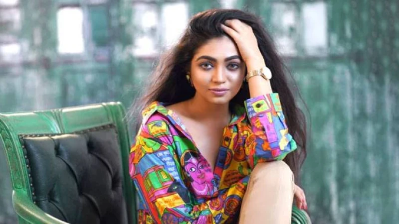 বড় পর্দায় আত্মপ্রকাশের অপেক্ষায় রয়েছেন তরুণ অভিনেত্রী প্রিয়ন্তী উর্বী