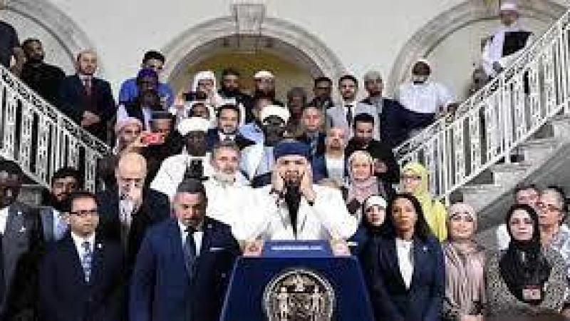 নিউ ইয়র্ক সিটি কাউন্সিলের সদর দপ্তরে প্রথমবারের মতো শোনা গেছে আজানের ধ্বনি