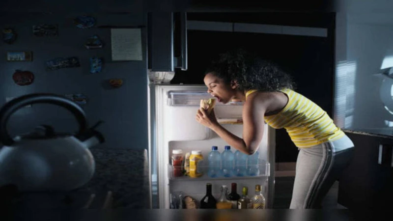 মধ্য রাতে কোন ধরণের খাবার একেবারেই খাওয়া যাবে না