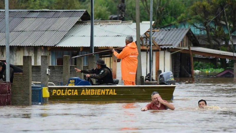 ব্রাজিলে বন্যায় মৃত ২১ জনের, বাড়ি ছাড়তে হয়েছে ৬ হাজার মানুষকে