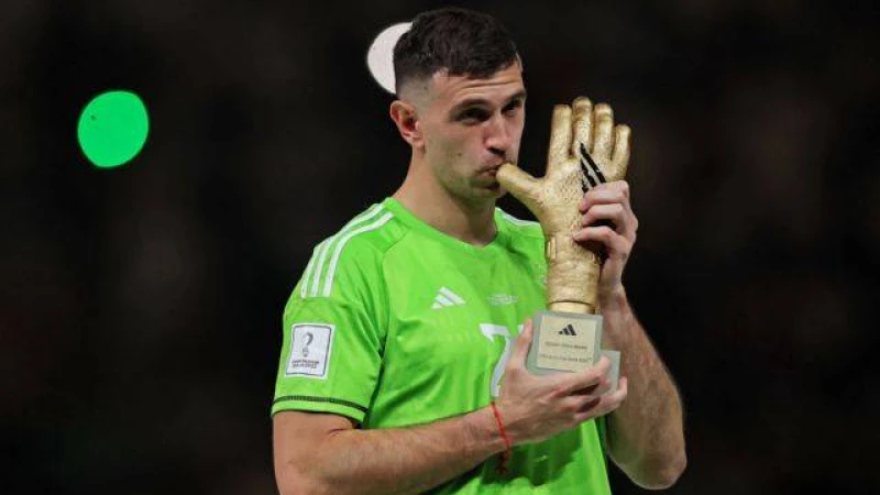 ইয়াসিন ট্রফির তালিকায় রয়েছেন আর্জেন্টিনাকে বিশ্বকাপ জেতানো এমিলিয়ানো মার্টিনেজ