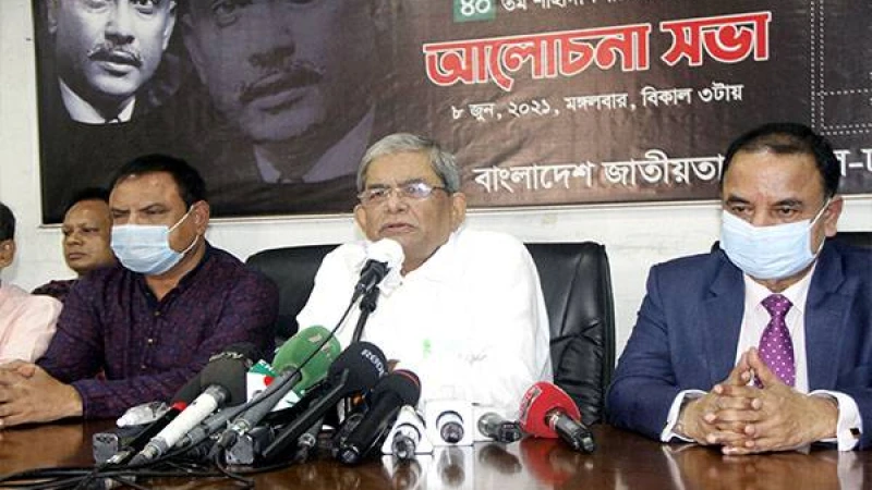 জো বাইডেনের সেলফি প্রিন্ট করে ওবায়দুল কাদেরের গলায় ঝুলিয়ে রাখতে বললেন মির্জা ফখরুল