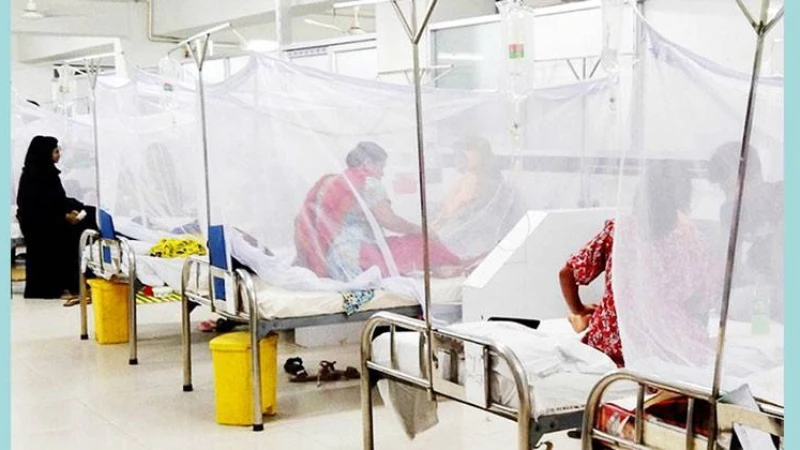 ডেঙ্গু পরিস্থিতিতে স্যালাইনের তীব্র সংকট