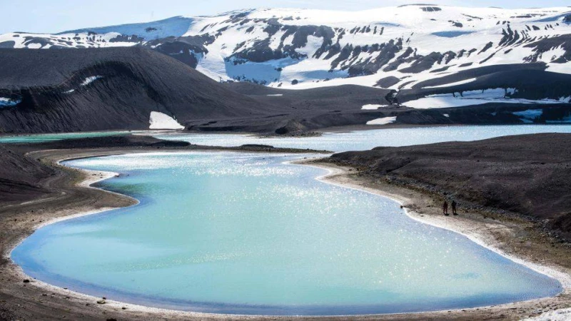 পৃথিবীর একমাত্র আগ্নেয়গিরি যার কেন্দ্রে নিয়ে যাওয়া যায় জাহাজ