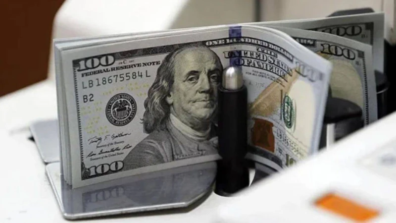 বেশি দামে ডলার বিক্রি করায় শাস্তির মুখে ১০ ব্যাংকের ট্রেজারি বিভাগের প্রধান