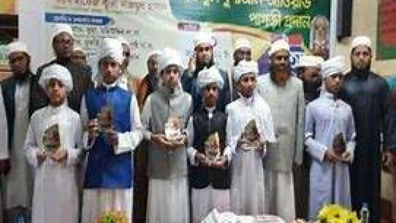 কক্সবাজারে ৪০ কোরআনে হাফেজকে সম্মাননা