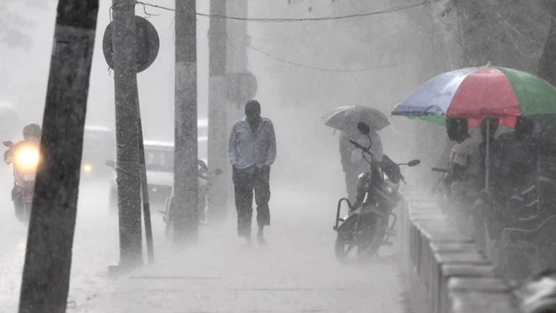 দেশের বিভিন্ন স্থানে ভারী বর্ষণ হতে পারে
