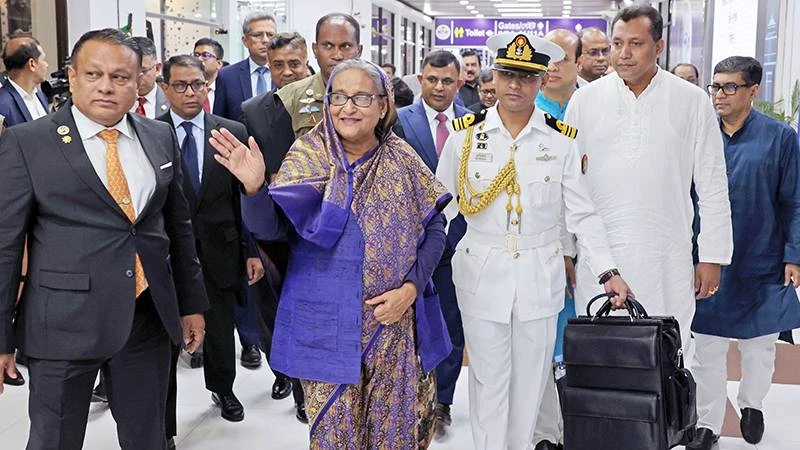 ১৬ দিনের সরকারি সফর শেষে আজ ঢাকায় ফিরেছেন প্রধানমন্ত্রী