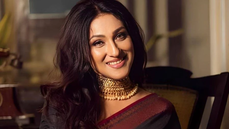 দীর্ঘদিন পর বলিউডে দেখা যাবে টলিউডের রানি ঋতুপর্ণা
