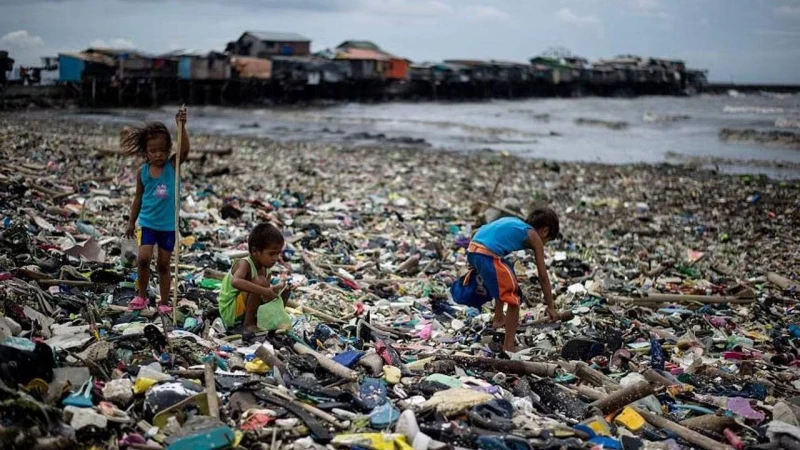 জলবায়ু পরিবর্তনের কারণে বিশ্ব জুড়ে বাস্তুচ্যুত কোটি কোটি শিশু