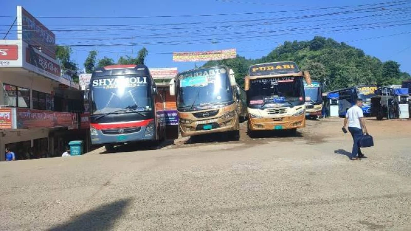 অবৈধ গাড়ি চলাচল বন্ধ ও ৭ দফা দাবিতে চট্টগ্রামের চলছে পরিবহন ধর্মঘট