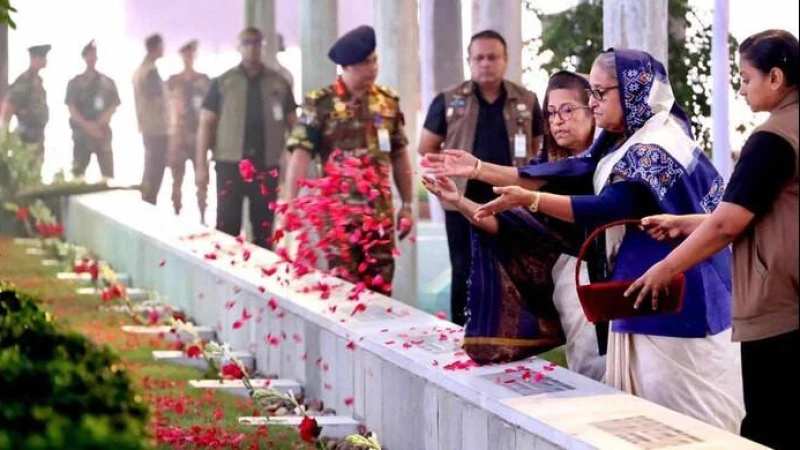 আজ শেখ রাসেলের ৬০তম জন্মদিনে পুষ্পস্তবক অর্পণ করে শ্রদ্ধা জানালেন প্রধানমন্ত্রী