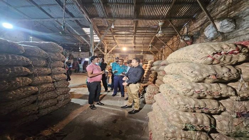 পেঁয়াজের দাম অভিযানেও কমছে না