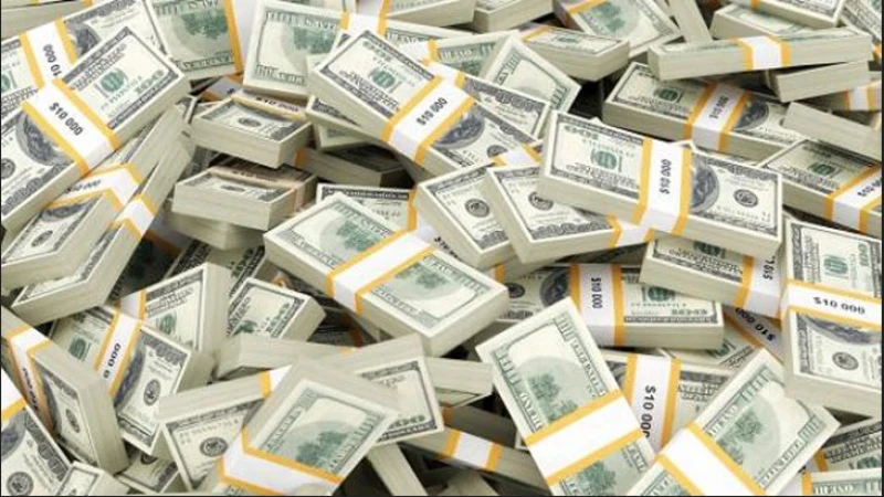 ডলার সংকটে কমল ঘাটতি