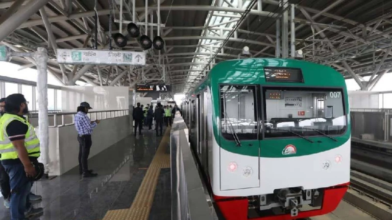 আজ থেকে মেট্রো রেলের বিজয় সরণি এবং ঢাবি স্টেশন চালু হয়েছে