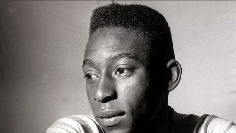 পেলে যেভাবে ব্রাজিলের ১০ নম্বর জার্সি পেলেন