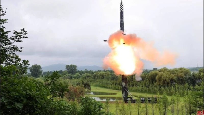 উ. কোরিয়ার সলিড-ফুয়েল চালিত ব্যালাসিস্টক ক্ষেপণাস্ত্র উৎক্ষেপণের নিন্দা দ. কোরিয়ার