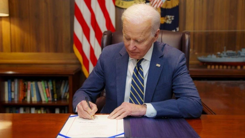 ৮৮৬ বিলিয়ন ডলারের প্রতিরক্ষা বিলে স্বাক্ষর করেছেন বাইডেন