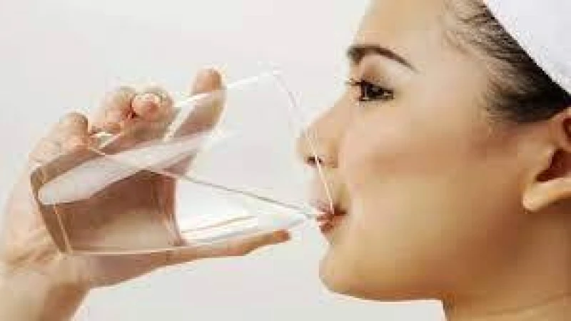 সকালে খালি পেটে পানি পানের সুফল