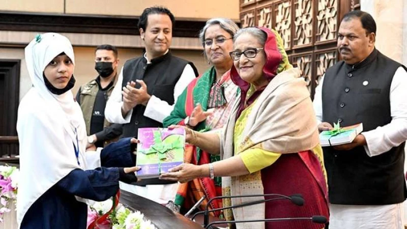 বিনামূল্যে পাঠ্যবই বিতরণ উদ্বোধন করলেন প্রধানমন্ত্রী