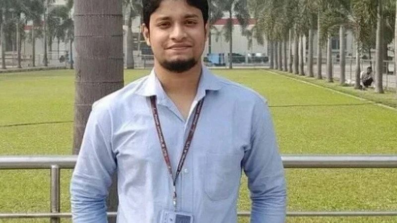 ৪১তম বিসিএসে পুলিশ ক্যাডার পাওয়া শানিরুল ৪৩তমে প্রশাসনে প্রথম  হয়েছেন।