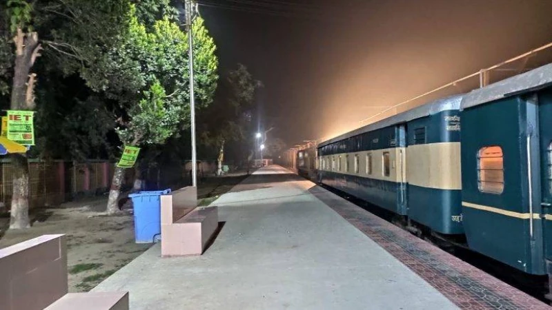 রেললাইনে ফের নাশকতা, অল্পের জন্য রক্ষা পেলেন ৩০০ ট্রেনযাত্রী,