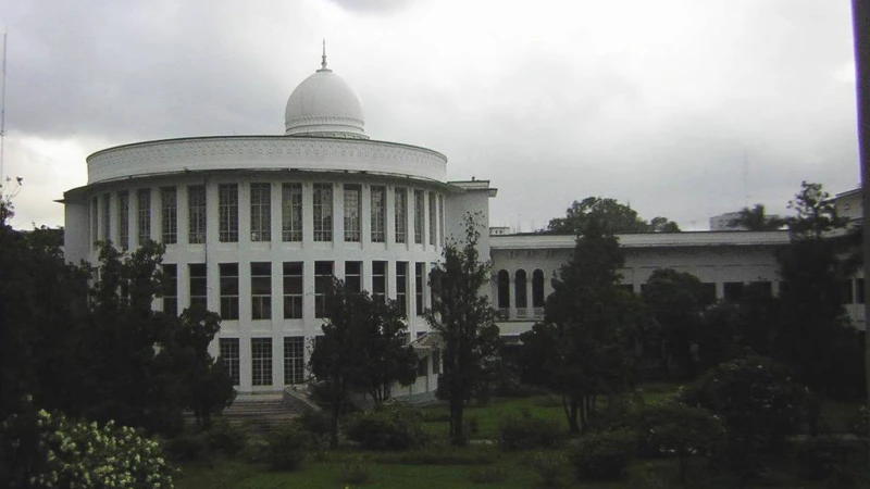 আইনজীবীকে হাইকোর্ট তখন এত তাড়া দেখালেন,এখন নেই কেন.