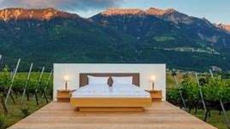 ভাড়া ৩৫ হাজারের বেশি কিন্তু হোটেলের ছাদ নেই, দেয়াল নেই