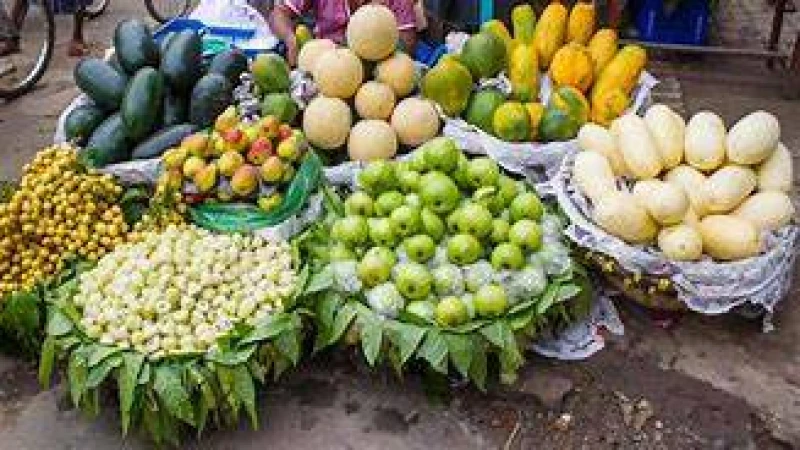 বিক্রিতে ভাটা কারন ফলের দাম চড়া